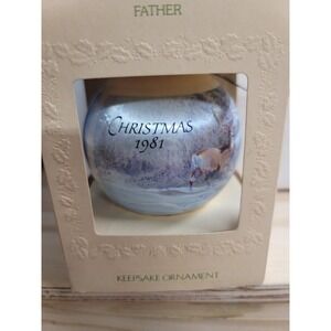 Hallmark Father Christmas 1981 Keepsake Ornament Unbreakable‎ Satin